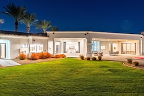 6 bedrooms, desk, Internet - Camelback Mountain Villa Luxury in Paradise Valley (Paradise Valley)