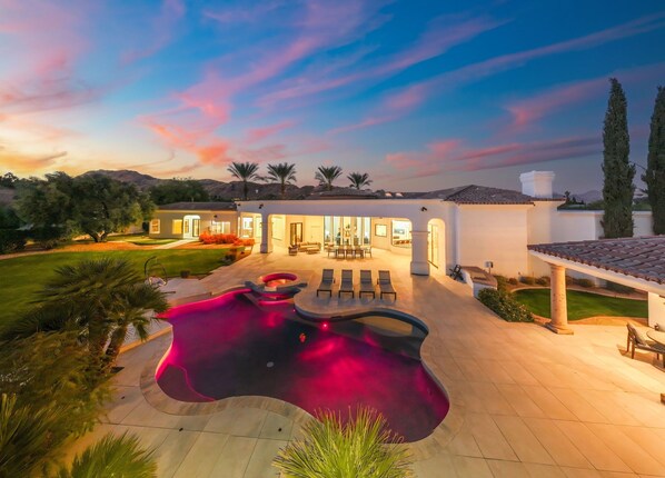 6 bedrooms, desk, Internet - Camelback Mountain Villa Luxury in Paradise Valley (Paradise Valley)