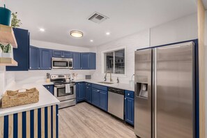 3 bedrooms, desk, Internet - NEW The Mesquite Retreat on Oak Entertainers Oasis (Scottsdale)