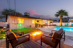 3 bedrooms, desk, Internet - NEW The Mesquite Retreat on Oak Entertainers Oasis (Scottsdale)