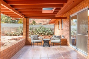 House | 3 bedrooms, Internet - NEW Redrock Experience Views Firepit Hottub (Sedona)