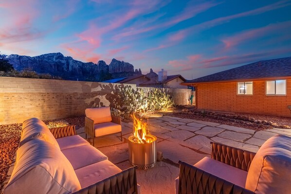 House | 3 bedrooms, Internet - NEW Redrock Experience Views Firepit Hottub (Sedona)