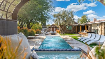 House | 4 bedrooms, desk, Internet