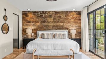 House | 4 bedrooms, desk, Internet