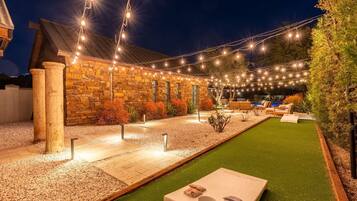 House | 4 bedrooms, desk, Internet