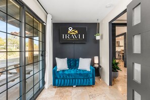House | 4 bedrooms, desk, Internet