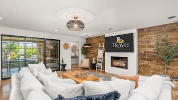 House | 4 bedrooms, desk, Internet