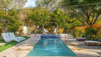 House | 4 bedrooms, desk, Internet