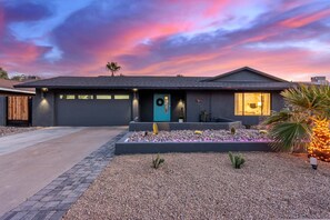 House | 3 bedrooms, Internet - NEW Greystone on Osborn Heated Pool Firepit (Scottsdale)