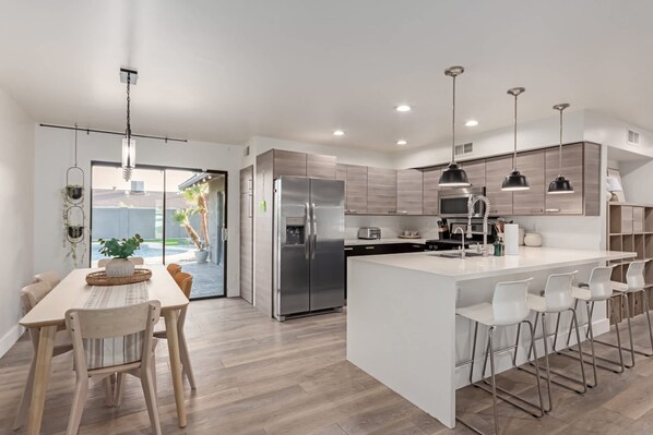 House | 3 bedrooms, Internet - NEW Greystone on Osborn Heated Pool Firepit (Scottsdale)