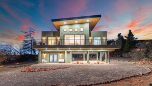 A modern two-story house with a flat roof, large windows, and a covered patio area. - NEW Moondance Red Rock Retreat Epic Views (Sedona)