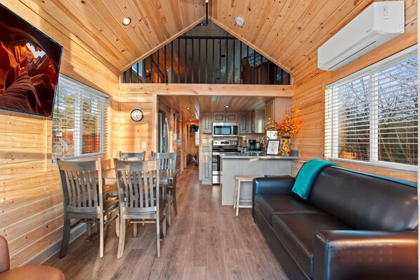 Suite | 2 bedrooms - NEW Moondance Majestic Mini Cabin Cathedral Rock (Sedona)