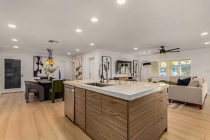 House | 4 bedrooms, Internet