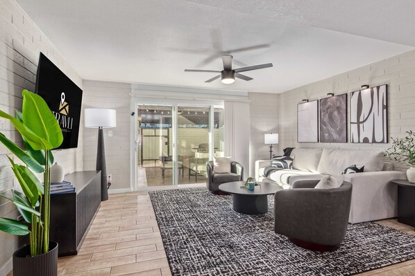 2 عدّة غرف نوم ومكتب وخدمة الإنترنت