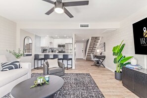 2 عدّة غرف نوم ومكتب وخدمة الإنترنت