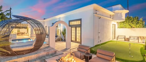 House | 4 bedrooms, desk, Internet
