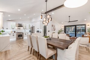 4 bedrooms, Internet - NEW The Kensington Custom Pool Al-fresco Living (Scottsdale)