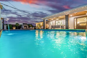 4 bedrooms, Internet - NEW The Kensington Custom Pool Al-fresco Living (Scottsdale)