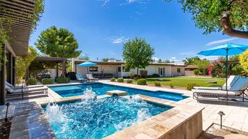 House | 7 bedrooms, Internet