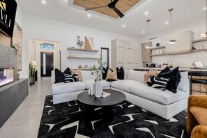 House, Accessible | 5 bedrooms, Internet - The Carlisle Experience 4 Showers Heated Pool (Scottsdale)