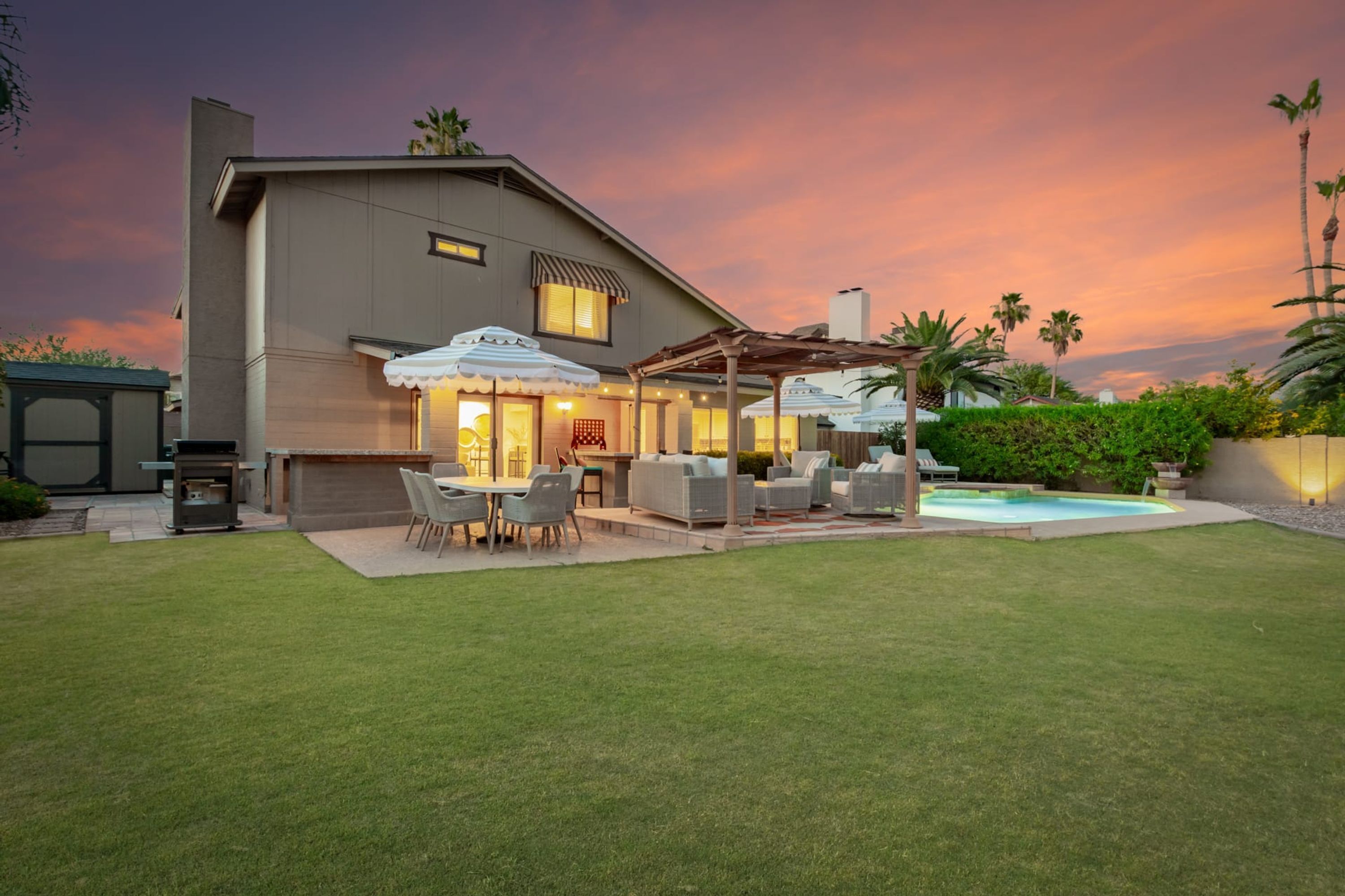 4 habitaciones, escritorio y acceso a internet 