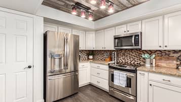 House | 4 bedrooms, desk, Internet