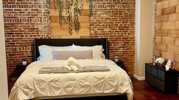 2 habitaciones, escritorio, tabla de planchar con plancha y wifi gratis