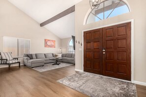 Hus | 4 soverom, skrivebord og internett