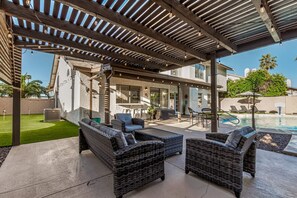 House | 4 bedrooms, desk, Internet
