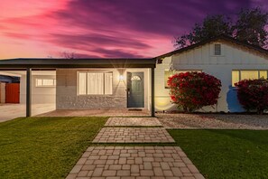 4 bedrooms, Internet - Desert Diamond Oasis Private Pool Bar Games (Scottsdale)