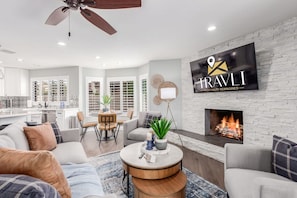 3 bedrooms - Greenway Park Retreat Al-fresco Living Heated Pool (Scottsdale)