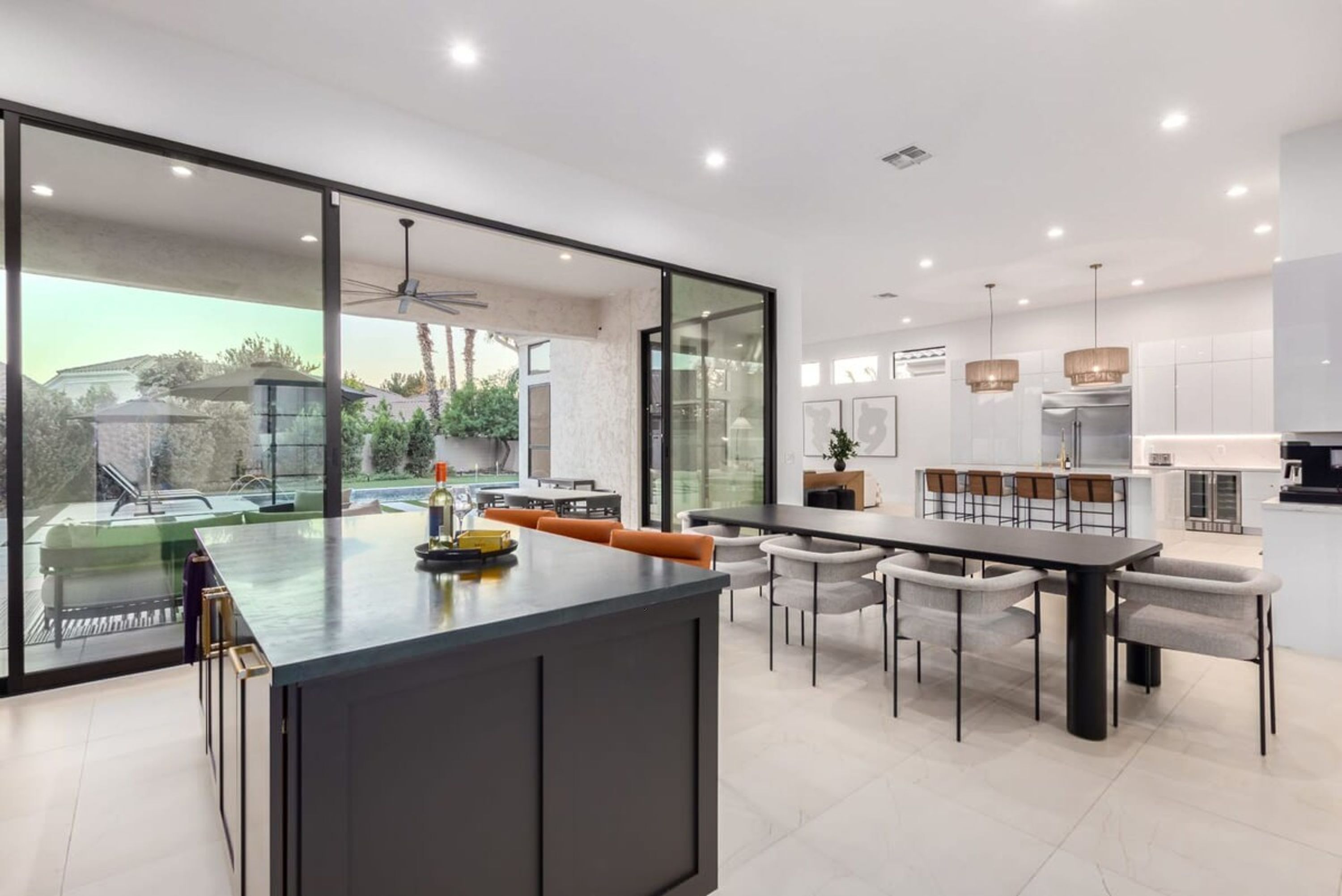 House | 5 bedrooms, desk, Internet