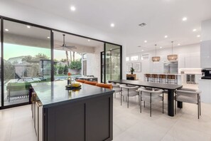 House | 5 bedrooms, desk, Internet - Anderson LUX Estate Private Bar Pool Sleeps 12 (Scottsdale)