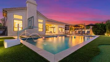 House | 5 bedrooms, desk, Internet