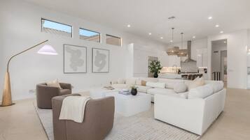 House | 5 bedrooms, desk, Internet