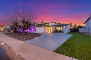 5 bedrooms, desk, Internet - Desert Rose Retreat Heated Pool 2 Masters Gameroom (Scottsdale)