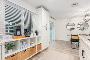 5 bedrooms, desk, Internet - Desert Rose Retreat Heated Pool 2 Masters Gameroom (Scottsdale)