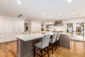 House | 5 bedrooms, Internet