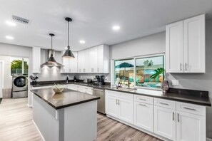 House | 5 bedrooms, Internet