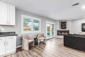 House | 5 bedrooms, Internet