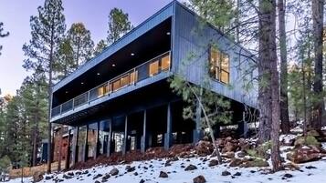 House | 3 bedrooms, desk, Internet