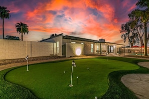 House, Accessible - 8BR Villa Heated Pool Putt Grn Billiards Sleeps 18 (Phoenix)