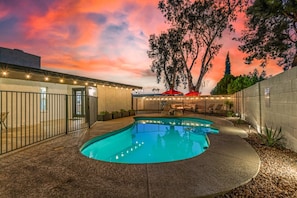 House, Accessible - 8BR Villa Heated Pool Putt Grn Billiards Sleeps 18 (Phoenix)
