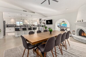 5 bedrooms, Internet - 5BR Resort-style Oasis 2 Primary s Cabana Gameroom (Chandler)