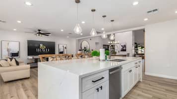 House | 5 bedrooms, Internet