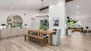 House | 5 bedrooms, Internet