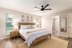 4 bedrooms, Internet - Obispo Modern Oasis With Heated Pool and BBQ (Mesa)