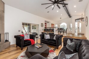 House | 5 bedrooms, Internet - Sunburst Estate Htd Pool Putt Grn Sleeps 14 (Fountain Hills)