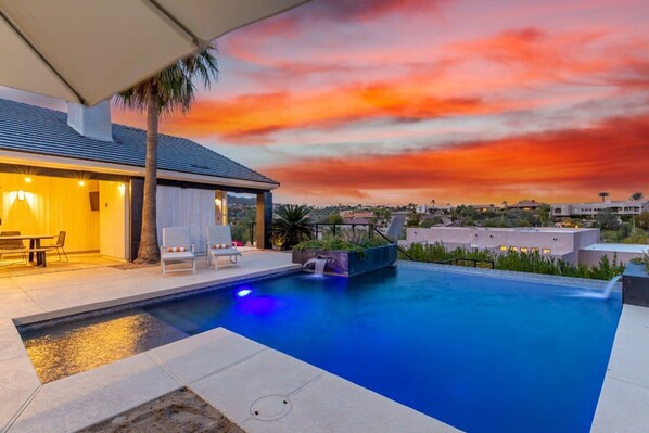 House | 5 bedrooms, Internet - Sunburst Estate Htd Pool Putt Grn Sleeps 14 (Fountain Hills)