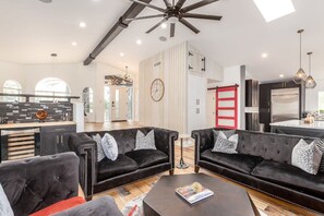 House | 5 bedrooms, Internet - Sunburst Estate Htd Pool Putt Grn Sleeps 14 (Fountain Hills)